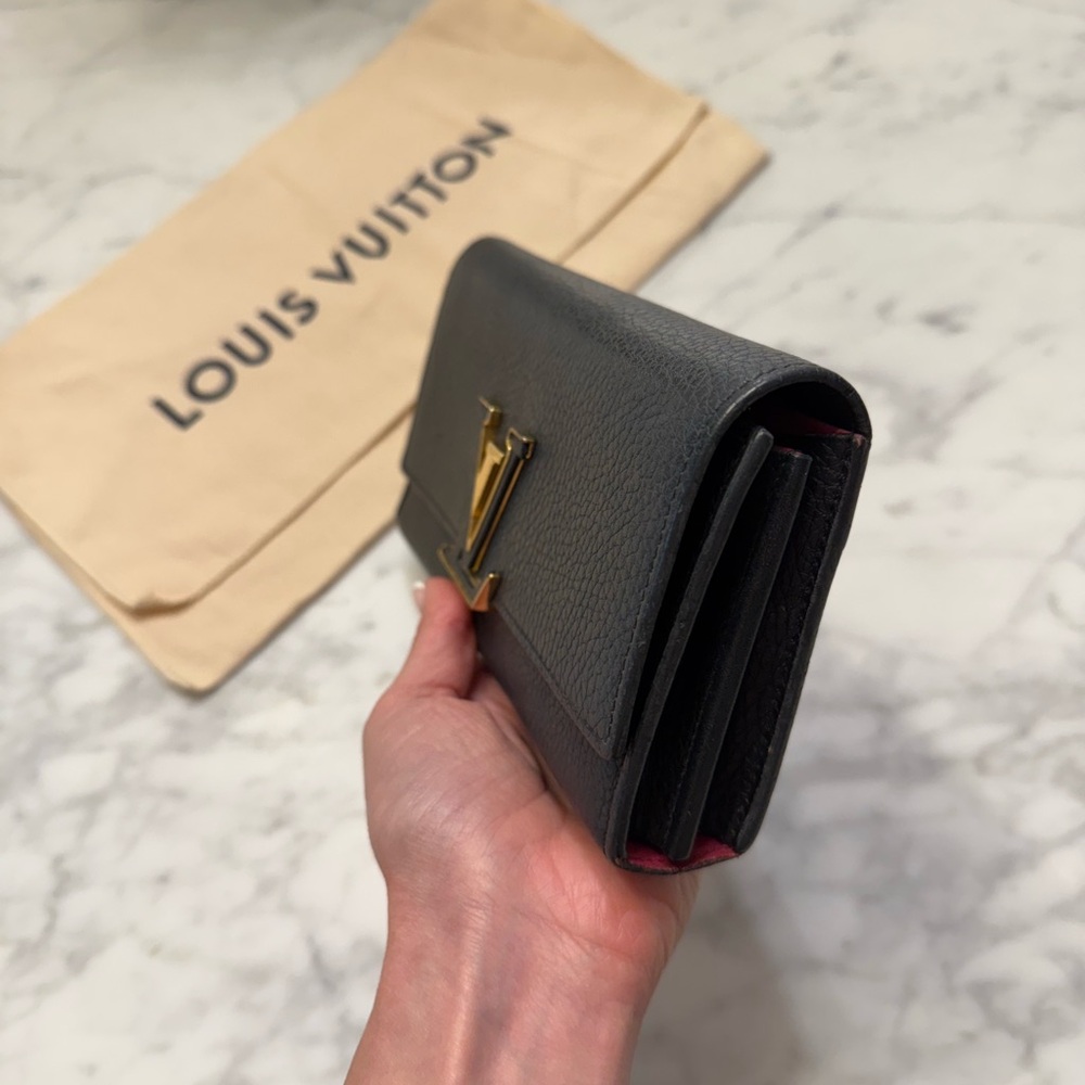 Louis Vuitton Black Capucines Wallet Sleek Design - Picture 3 of 7